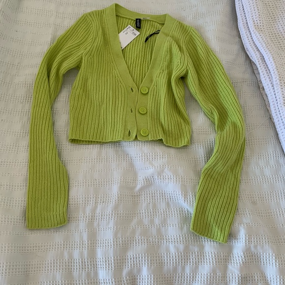 neon green cropped sweater - Picture 3 of 4
